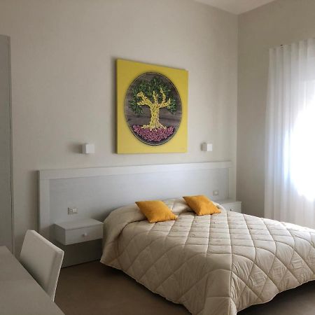Paleat-Manduria Bed and Breakfast Buitenkant foto